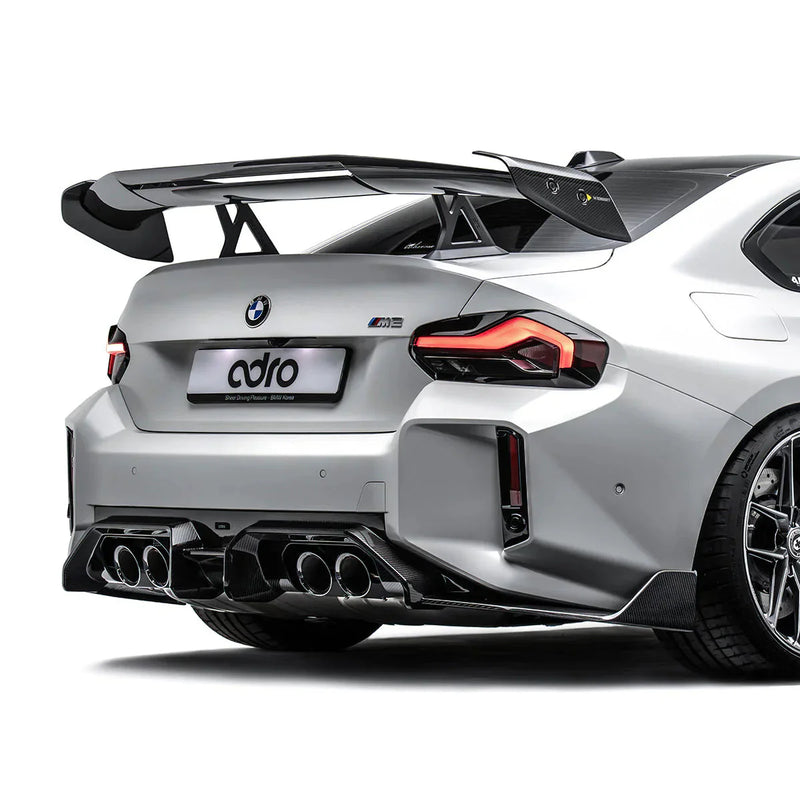 ADRO BMW G87 M2 AT-R3 Swan Neck Wing — frontperspektiv