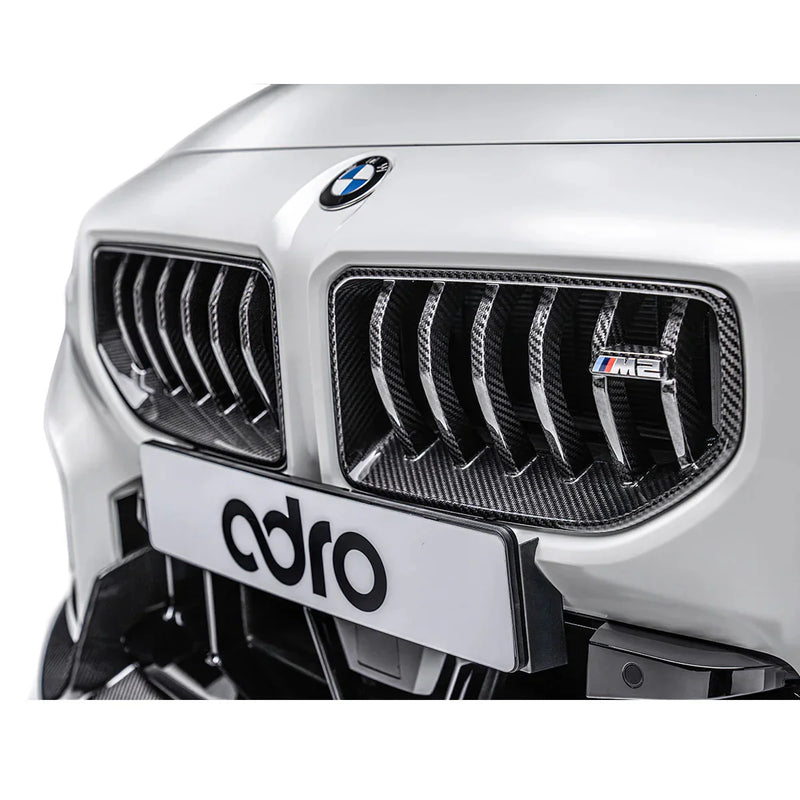 ADRO BMW G87 M2 Grille — nærbilde carbon weave