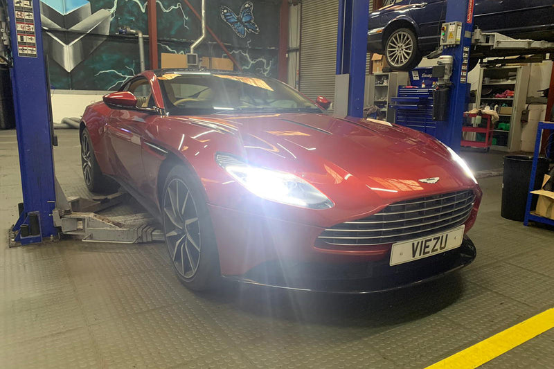 QuickSilver Aston Martin DB11 V12 Titan sportseksosanlegg med Sound Architect