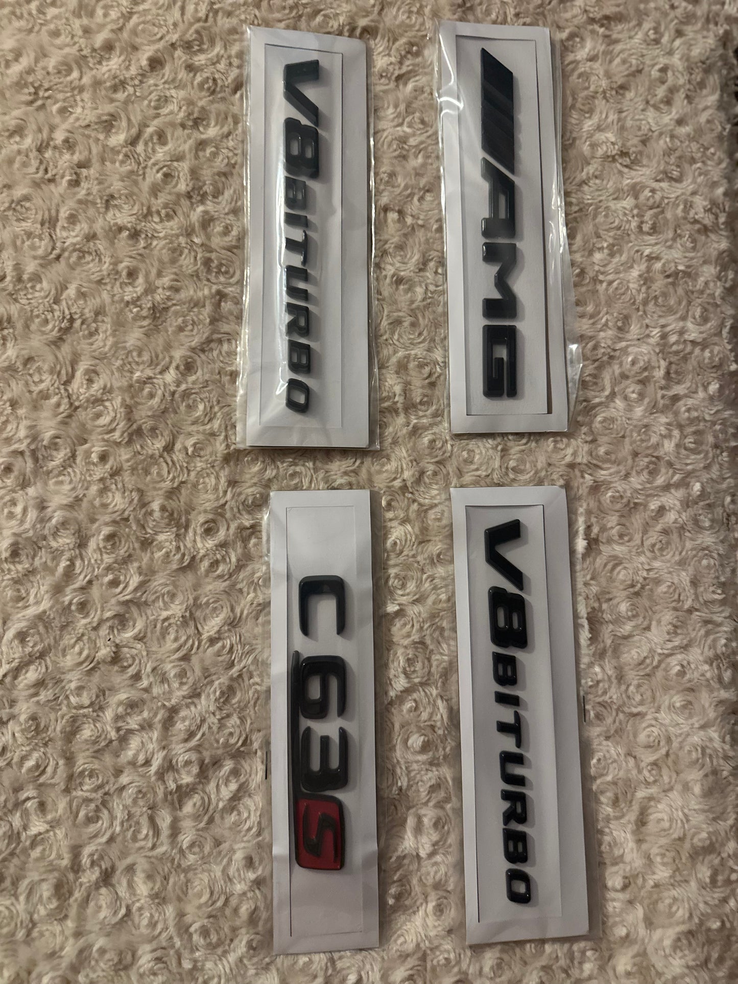 Svart AMG Emblem Sett – C63S / V8 BITURBO – Komplett Kit