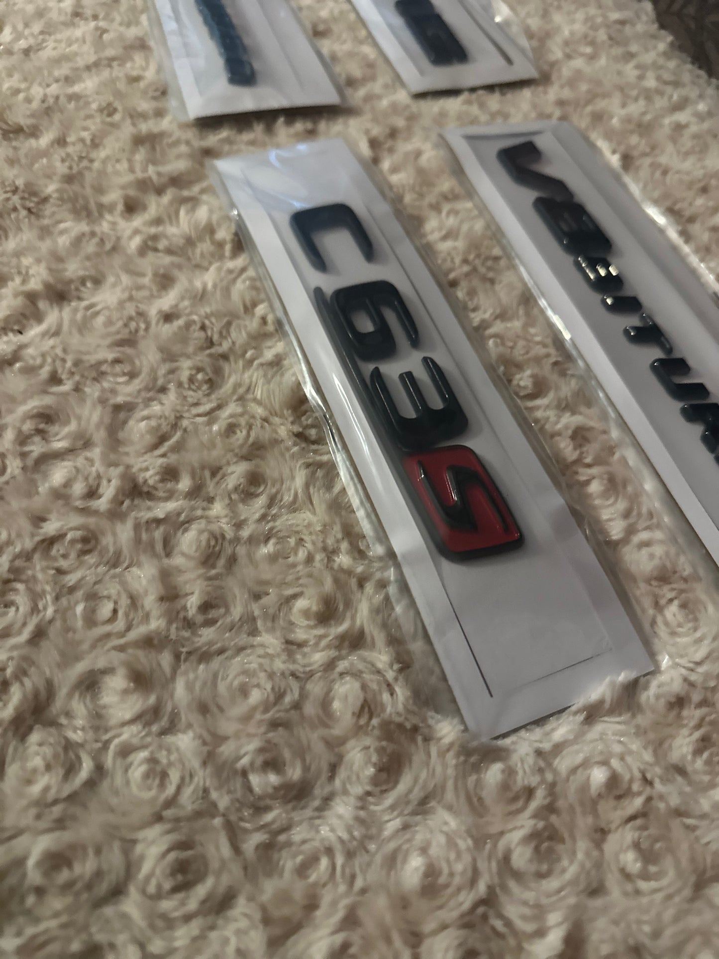 Svart AMG Emblem Sett – C63S / V8 BITURBO – Komplett Kit