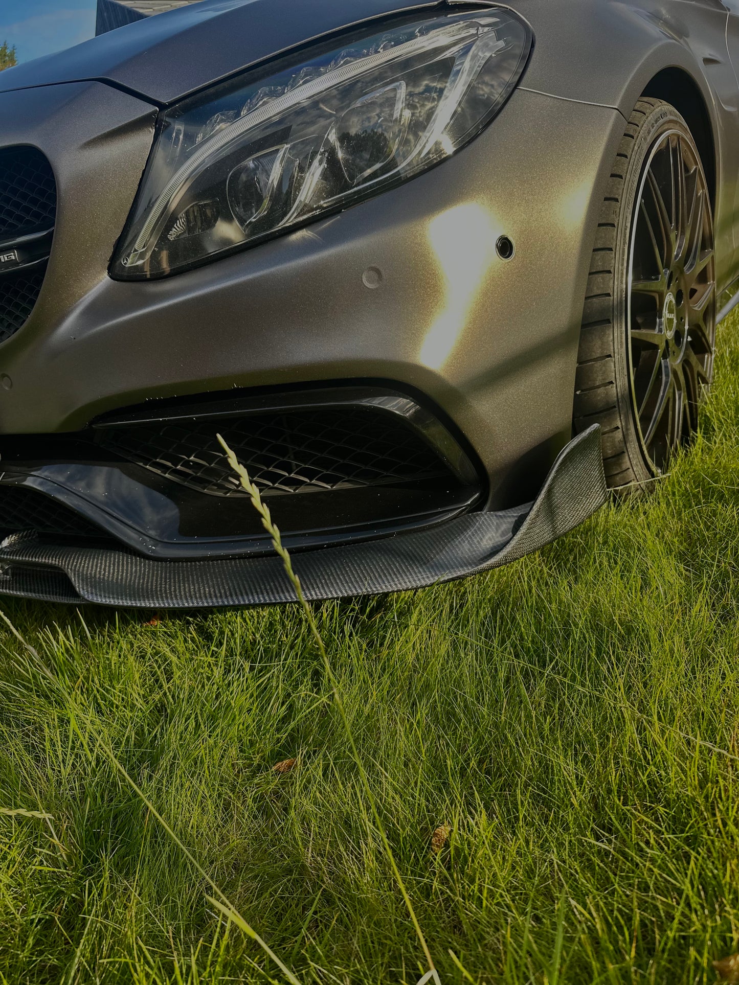 KONG Carbon B Style Frontleppe – Mercedes-AMG C63 W205 Sedan/Stasjonsvogn (2015–2021)
