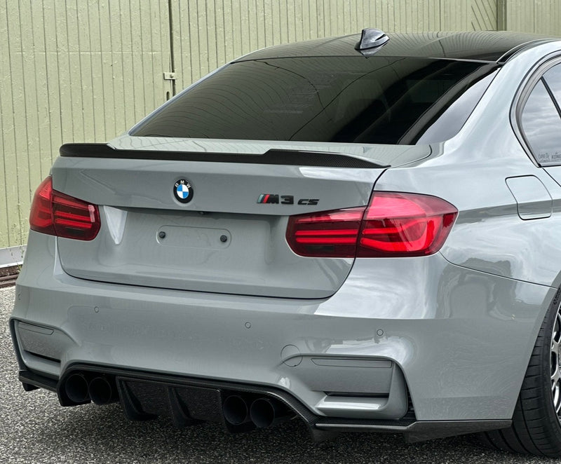 SOOQOO – Carbon Diffuser (V Style) BMW M3 F80 / M4 F82 / F83 (2014–2020)