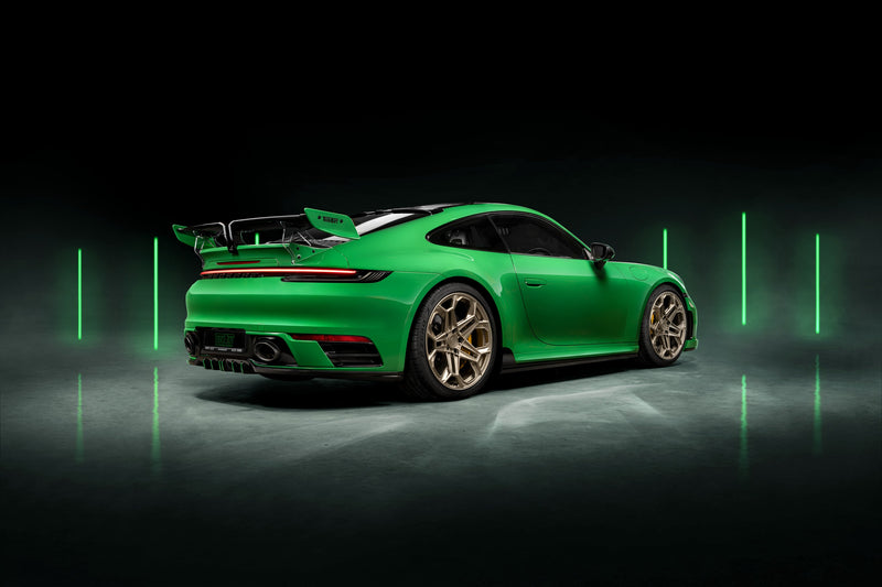 Techart Porsche 992 Carrera 4S Rear Spoiler II — python green detalj