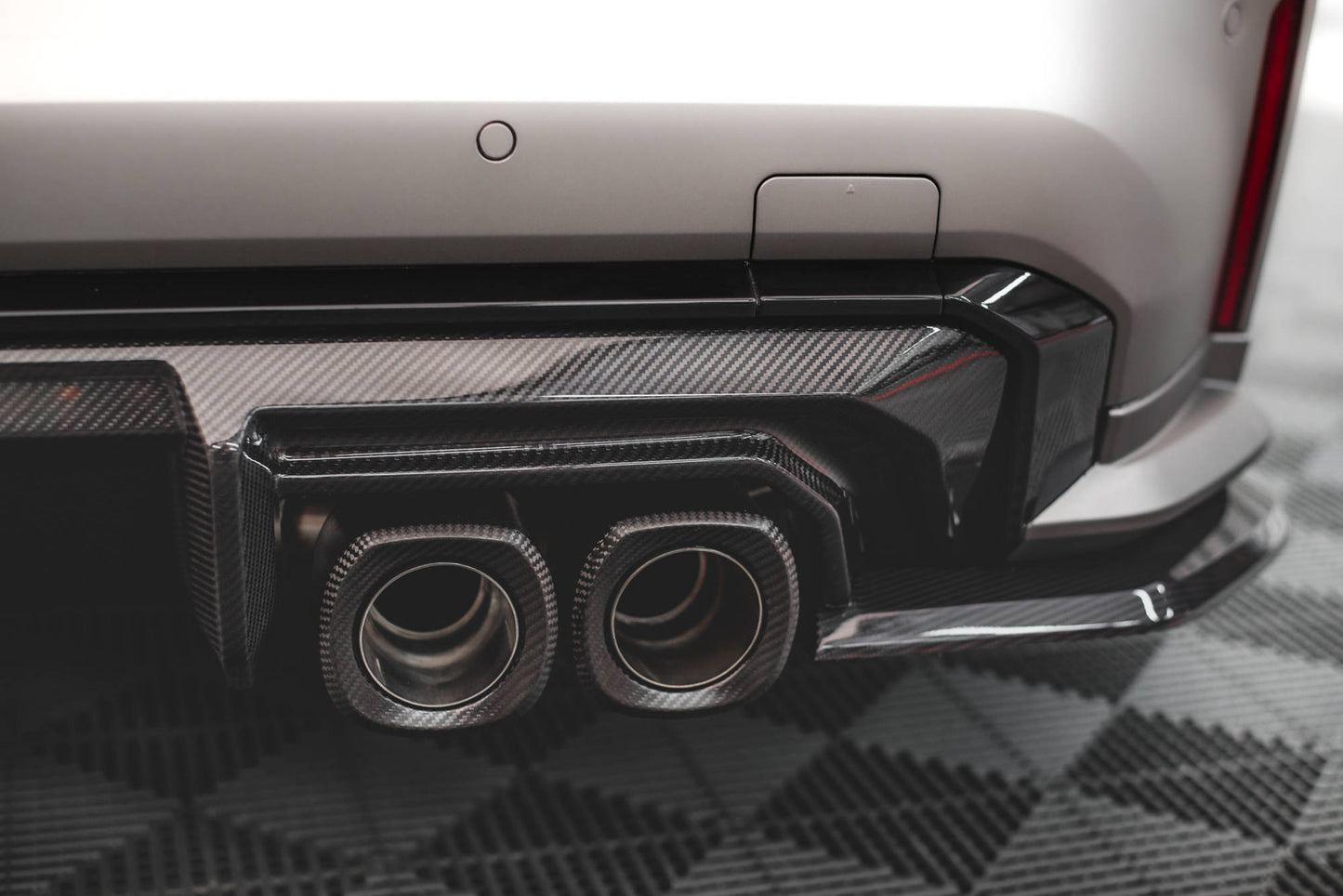 Prepreg Carbon Rear Diffuser – BMW M4 G82 / G83 / Facelift (2021+)