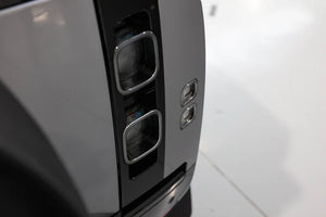 Land Rover Defender OEM NAS Baklykter – Sotet glass (Original Land Rover) KONG PERFORMANCE