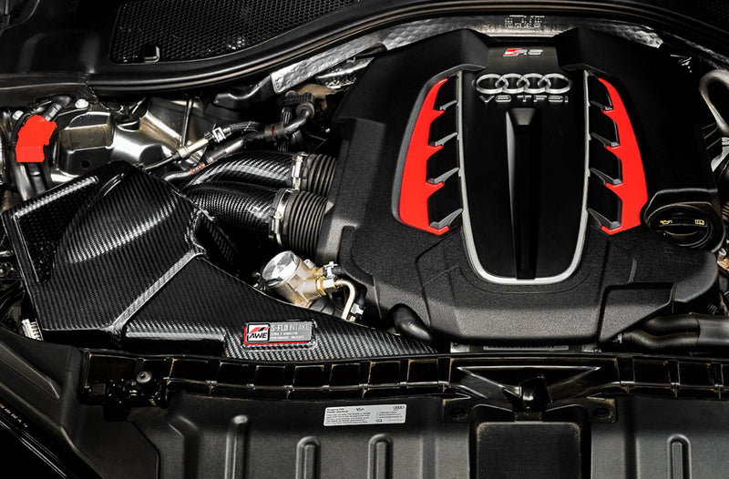 AWE S-FLO Carbon Intake S6 S7 — installert i motorrom