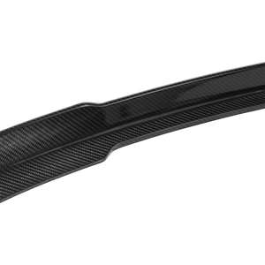 Urban Automotive Audi C8 RS6 Bakspoiler - sidevinkel montering