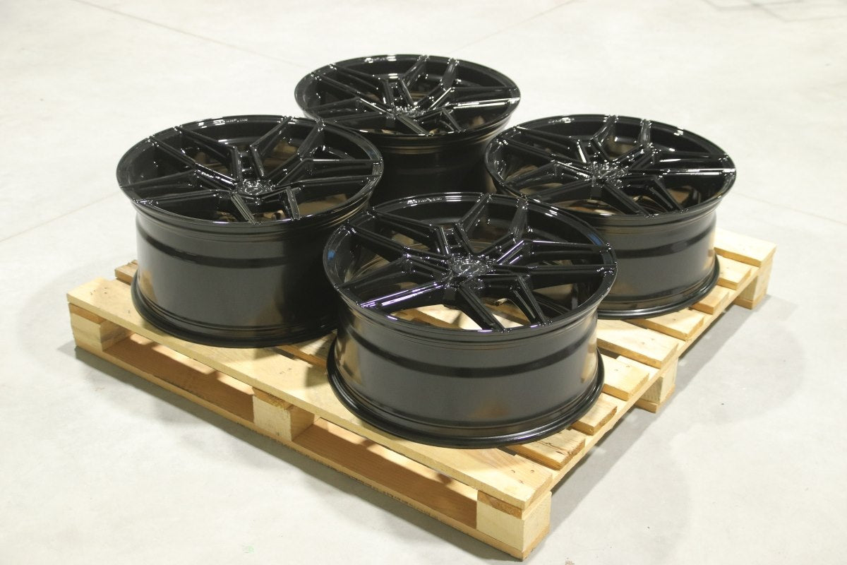 Set of CVR5 21x9 ET52 + 21x10,5 ET33 5x108 Gloss Black