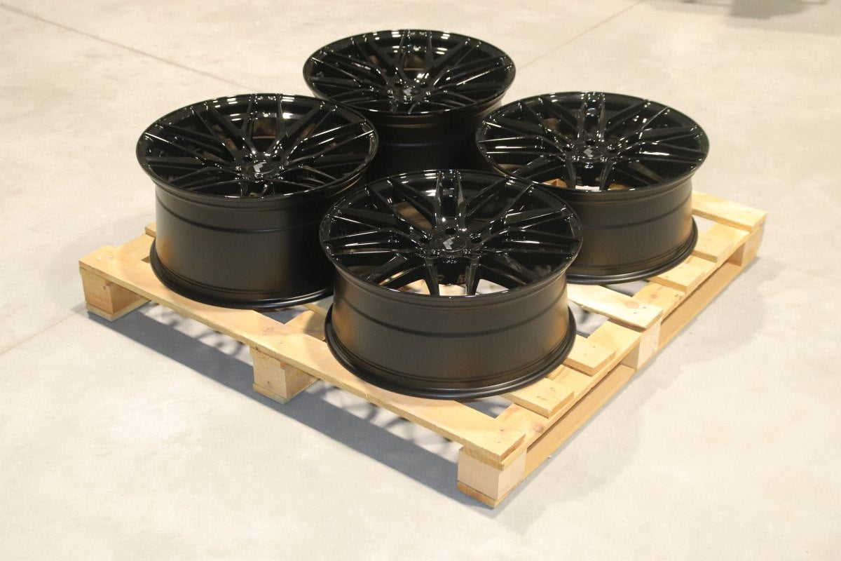 Set of JR28 20x8,5 ET35 + 20x10 ET40 5x114,3 Gloss Black