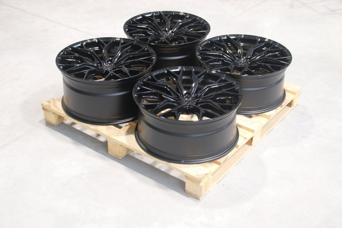 Set of CVR1 22x9,5 ET35 + 22x10,5 ET38 5x112 Gloss Black