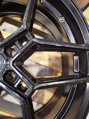Set of CVR5 20x8,5 ET35 5x112 Gloss Black