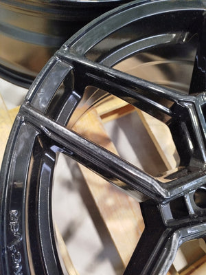 Set of CVR5 20x8,5 ET35 5x112 Gloss Black