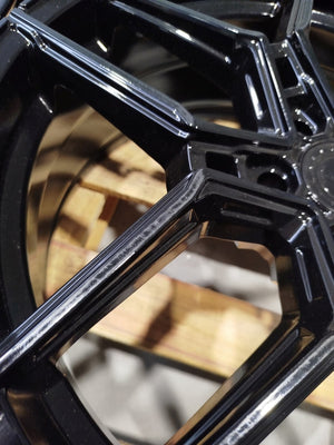 Set of CVR5 20x8,5 ET35 5x112 Gloss Black