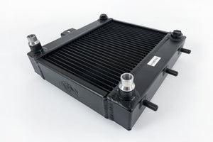 CSF F8X M3 M4 Radiator — detalj quick-connect fittings