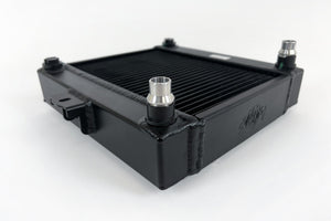 CSF BMW F8X Hjelperadiator — beskyttelsesskjold montert