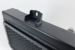 CSF F8X M3 M4 M2 Competition Auxiliary Radiator — installert i motorrom
