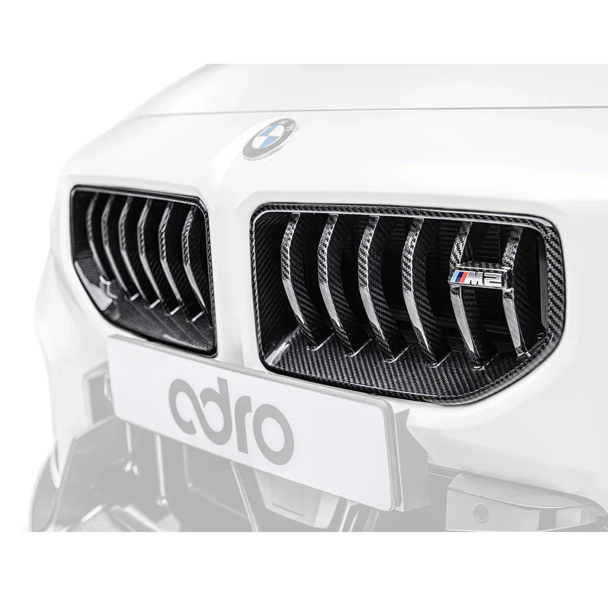 ADRO BMW G87 M2 Carbon Fiber Grille Vertikal — frontperspektiv