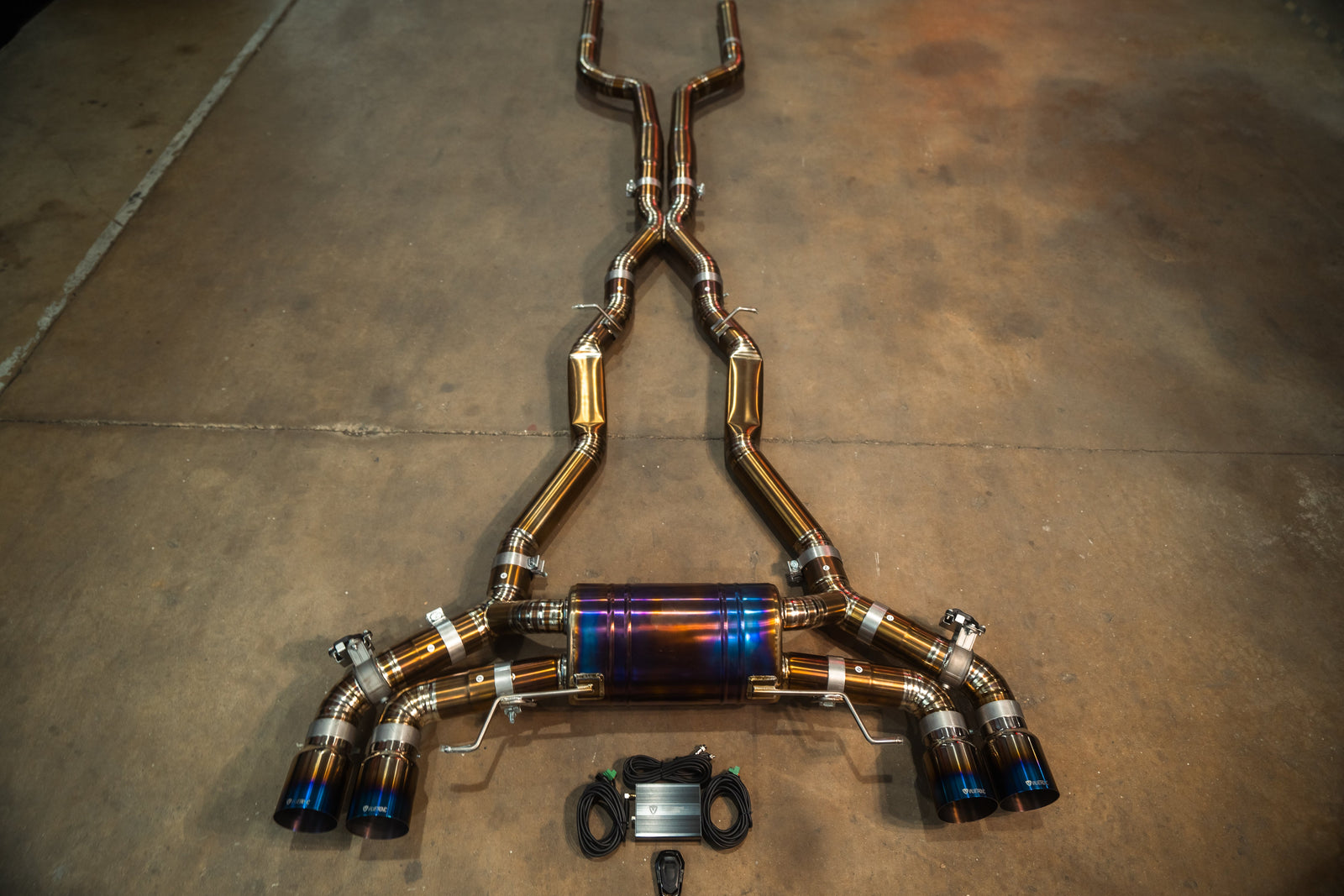 Valvetronic Designs Spjeldstyrt Eksosanlegg – BMW M8 Coupe, Convertible, Gran Coupe (S63 V8 Titanium)