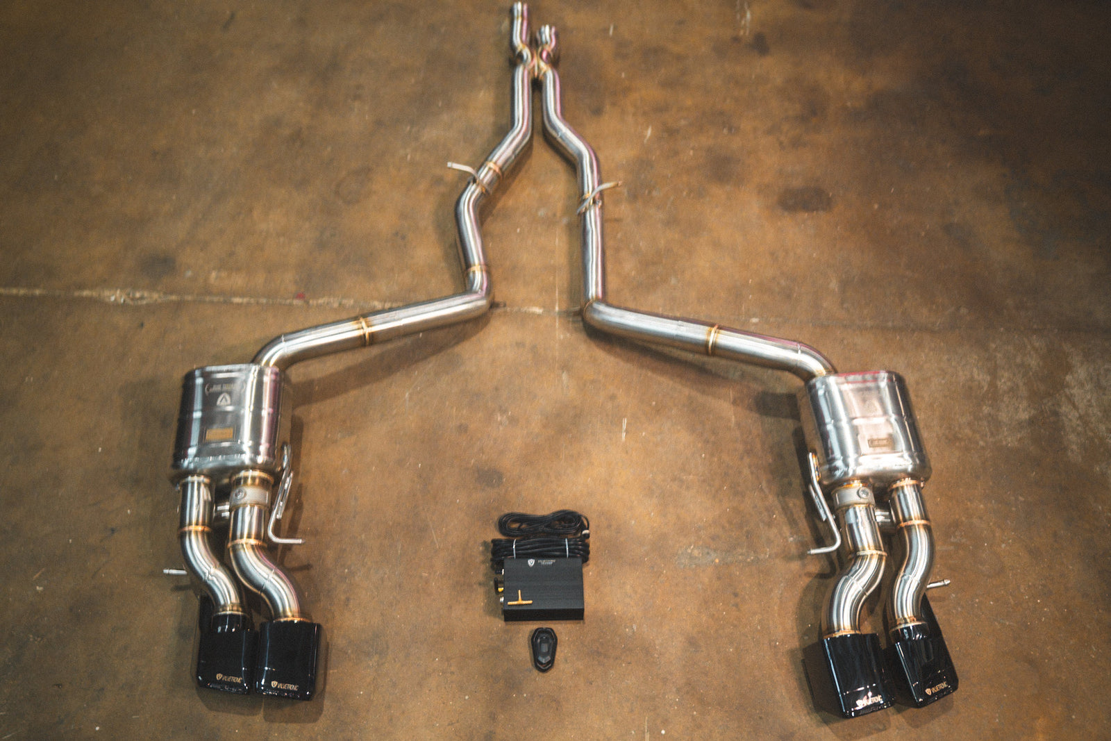 Valvetronic Designs Spjeldstyrt Eksosanlegg – Mercedes CLS 63 AMG W218 (5.5 V8)
