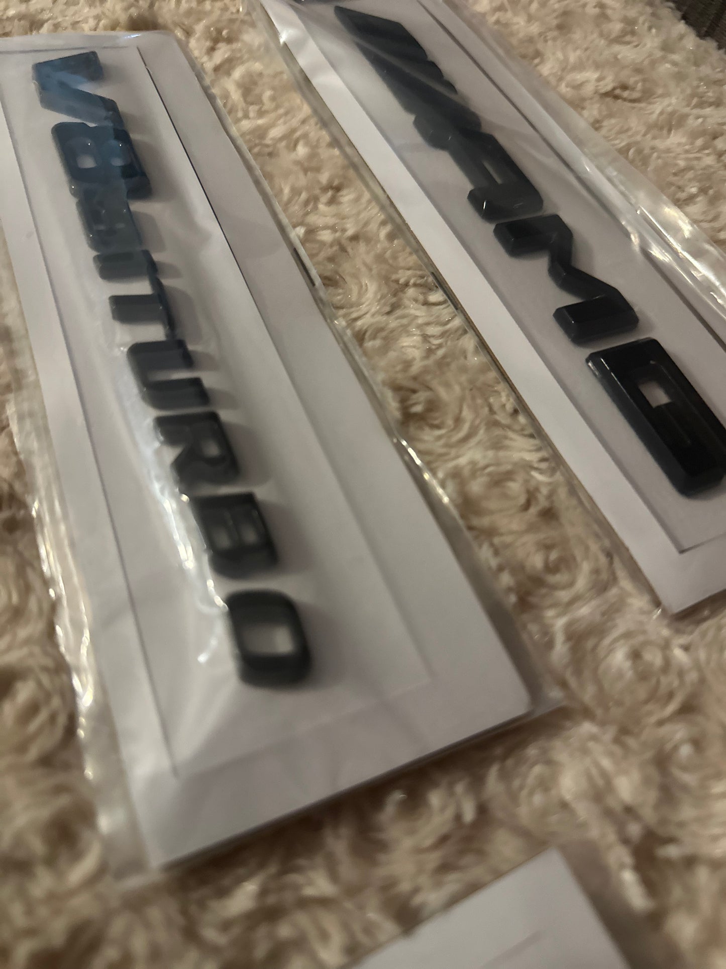 Svart AMG Emblem Sett – C63S / V8 BITURBO – Komplett Kit