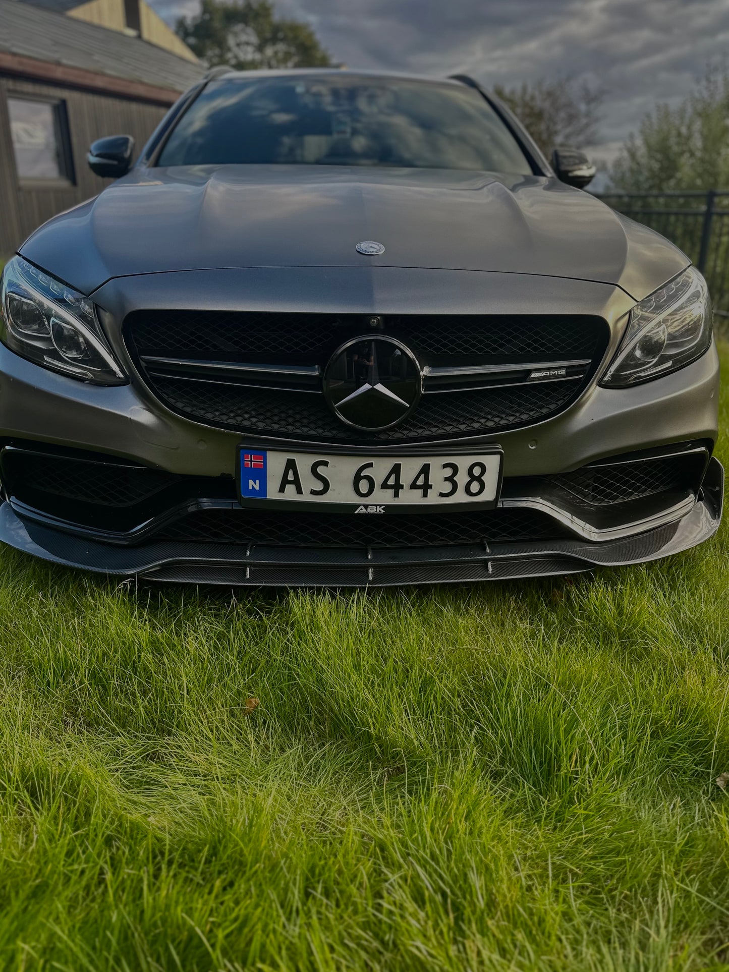 KONG Carbon B Style Frontleppe – Mercedes-AMG C63 W205 Sedan/Stasjonsvogn (2015–2021)
