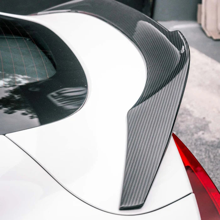MHC+ V Style Bakspoiler i Pre-Preg Karbonfiber – Toyota Supra A90 KONG PERFORMANCE