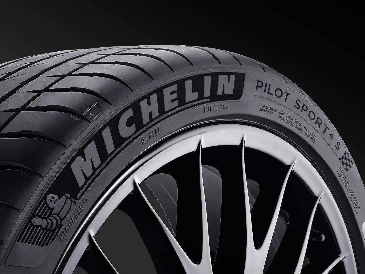Michelin Pilot Sport 4 Dekkpakke — 265/35-20 og 305/30-20