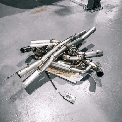 R44 Performance Titanium Cat-Back Eksosanlegg med Carbontipper – Toyota Supra A90