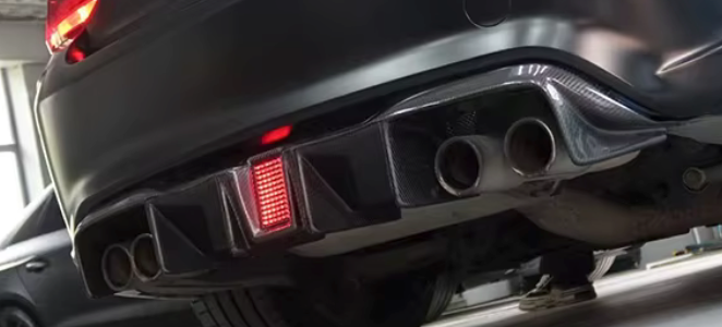 KONG Carbon – ST Style Carbon Fiber Diffuser med LED-lys for BMW F87 M2 / M2 Competition (2016–2021)