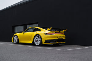 Techart Porsche 992 Carrera GTS Rear Spoiler II — racing yellow frontperspektiv