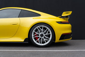 Techart Porsche 992.1 Carrera GTS Sideskjørt — racing yellow frontperspektiv