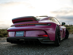 Techart Porsche 992 Rear Spoiler III — ruby star black frontperspektiv