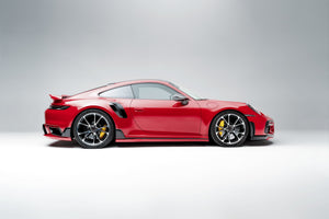 Techart Porsche 992 Turbo S Coupé Rear Spoiler I — rød/sort bakperspektiv