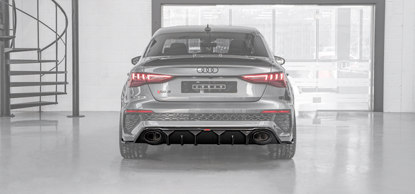 Urban Automotive Audi RS3 8Y Sedan Visual Carbon diffuser med støtfangersills og URBAN-emblem