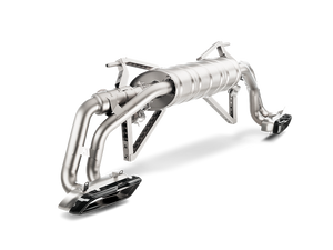 Akrapovic Audi R8 V10 Slip-On Titan — bakvinkel carbon titan tips